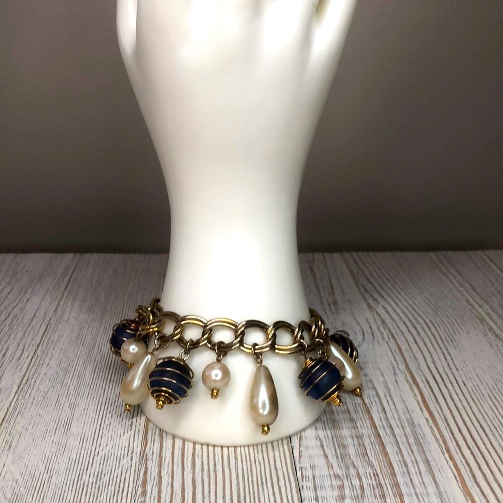 Gold Tone Toggle Clasp Bracelet
